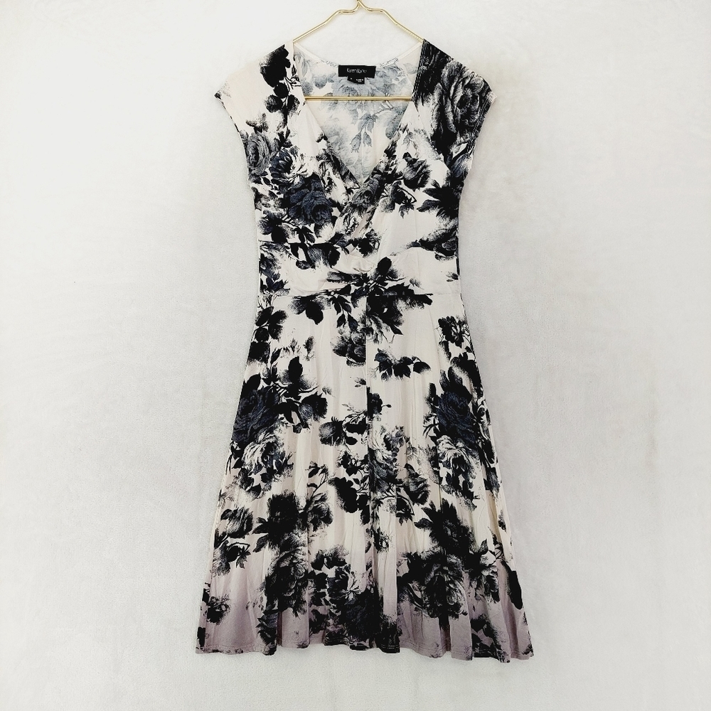 Karen Kane White Black Floral Roses V Neck Sleeveless Summer Midi Dress